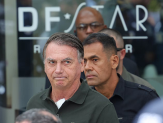 Ex-presidente Jair Bolsonaro deixa o Hospital DF Star em Brasília antes de cirurgia marcada