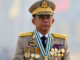 General Min Aung Hlaing em uniforme militar com condecorações durante parada das Forças Armadas em Myanmar.