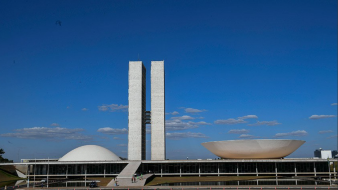 Entenda como funciona o Orçamento da União, quem define os gastos públicos e por que essas decisões afetam impostos, serviços e investimentos.
