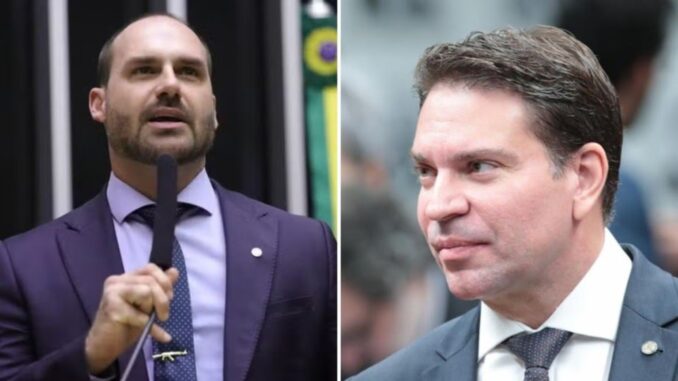 Eduardo Bolsonaro e Alexandre Ramagem em imagem de arquivo; Câmara dos Deputados cancelou passaportes diplomáticos após cassação dos mandatos