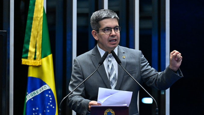 O relator do projeto no Senado foi Randolfe Rodrigues, que é o líder do governo no Congresso Nacional Fonte: Agência Senado