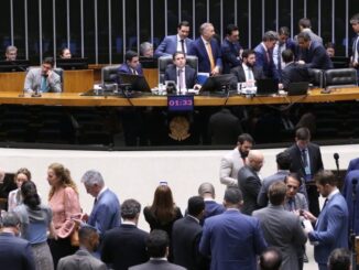 Deputados na sessão do Plenário desta terça-feira Fonte: Agência Câmara de Notícias