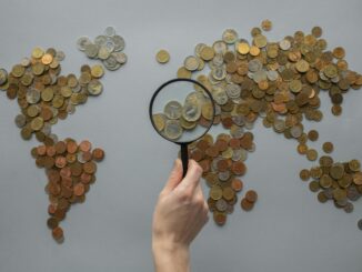 Imagem conceitual representa a parceria estratégica entre União Europeia e Índia no acordo de livre comércio